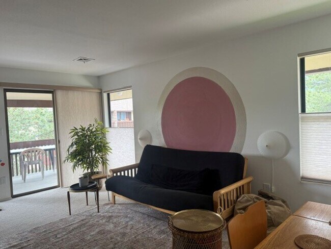 Foto del edificio - Quality Fully Furnished Apartment, All-Inc...