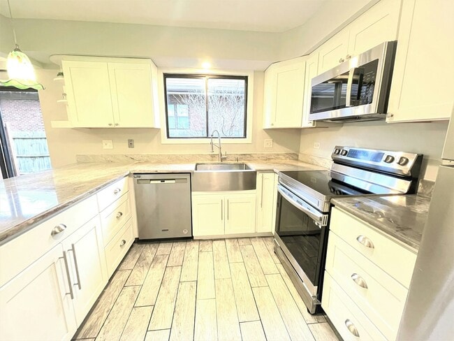 Foto del edificio - 1750 Henley St