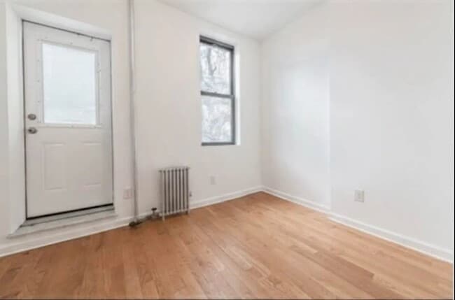 Building Photo - 32 Garnet St