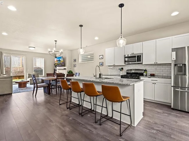 Building Photo - Modern Comfort Meets Convenience in Happy ...