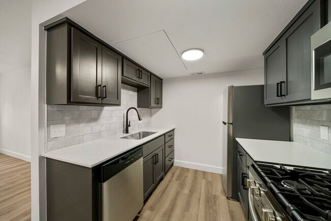 Building Photo - 4525 E 31st St