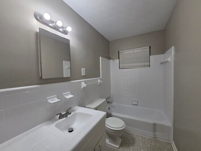Foto del edificio - 4723 Wooddale Ave