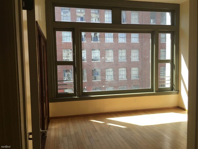 Foto del edificio - 220 W 5th St