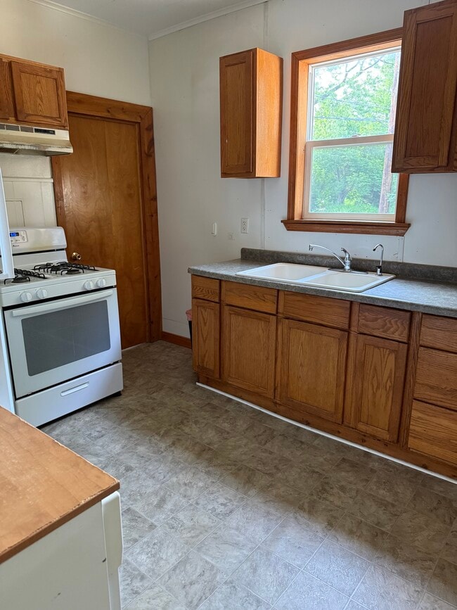 Kitchen - 1809 W Laura Ave