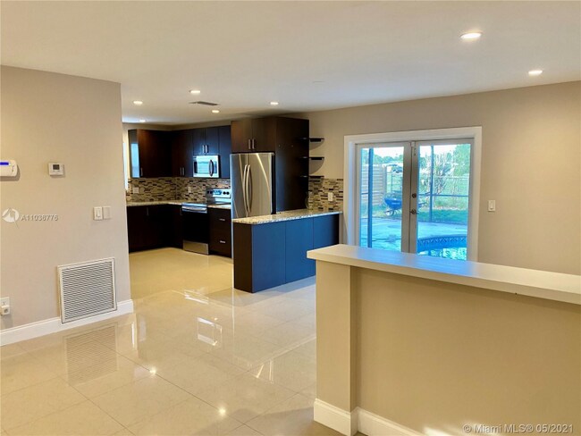 Foto del edificio - 22592 Lombard Ave