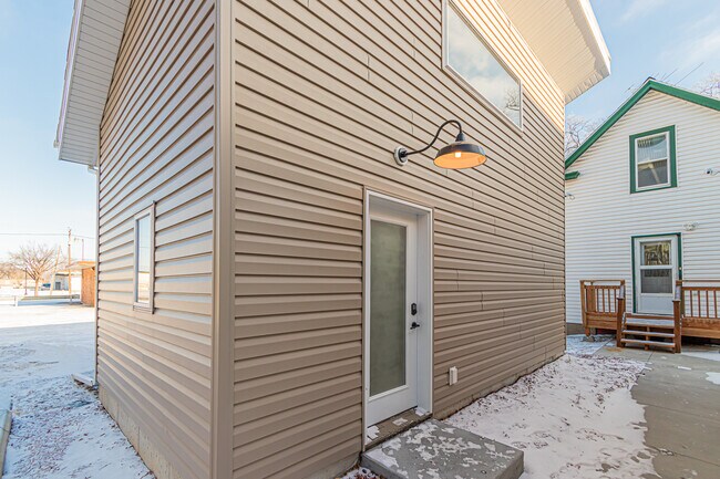 Building Photo - 308 10th St N