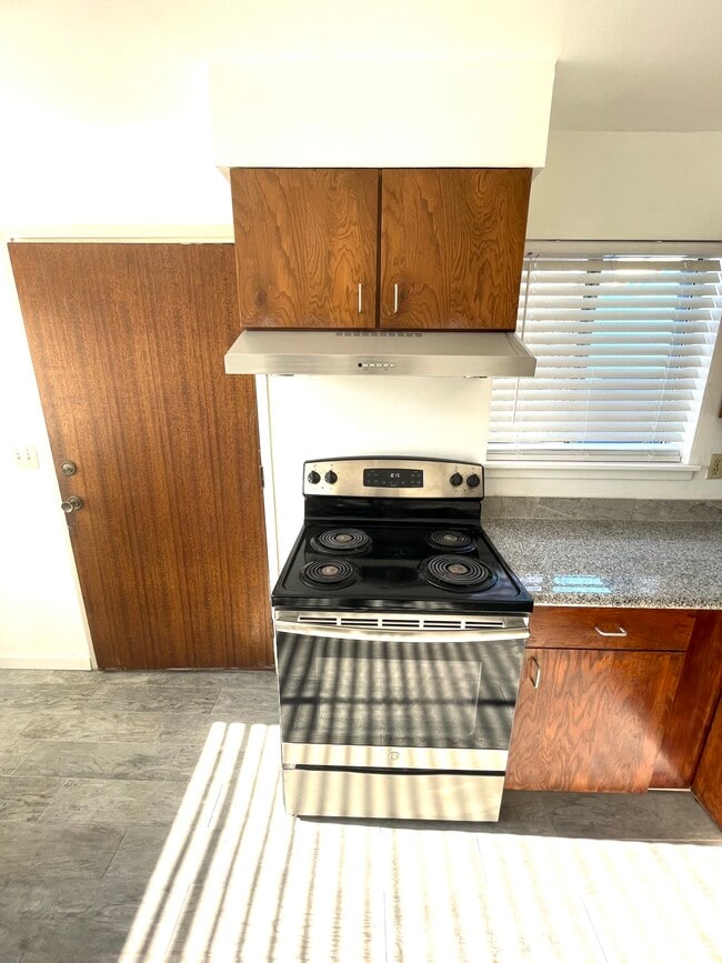 Stove - 267 Euclid Ave