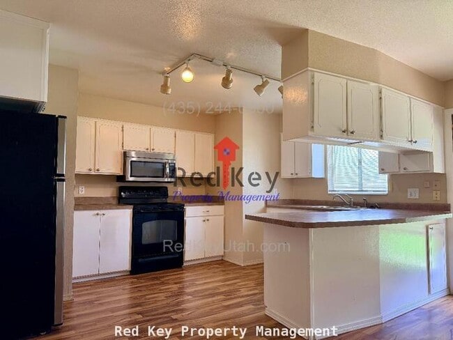 Building Photo - East Buzianis Way Single Family Home
