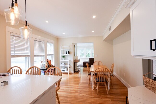 Building Photo - 252 Savin Hill Ave
