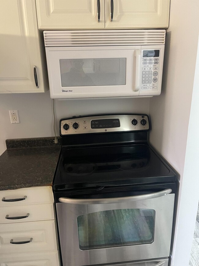 Building Photo - 76 Dryburgh Crescent