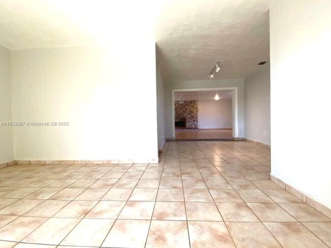 Foto del edificio - 8825 SW 19th St