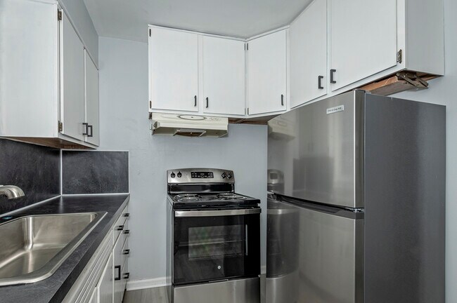 Building Photo - 3518 Hazelhurst Ave