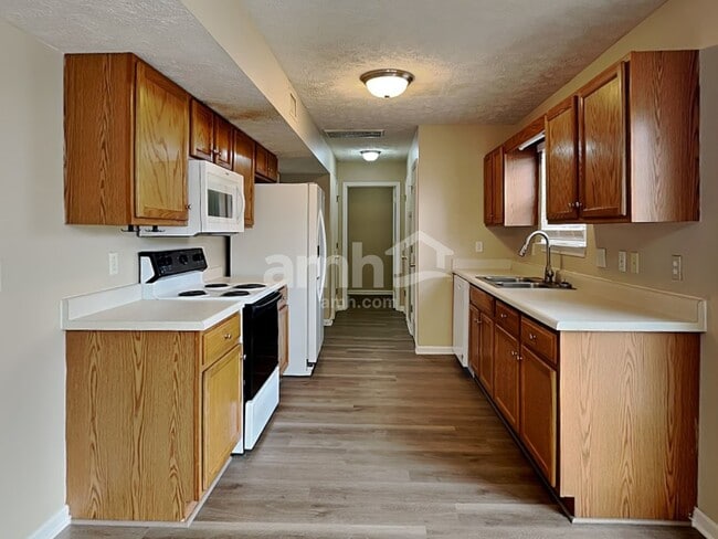 Building Photo - 1176 Saint Andrews Dr