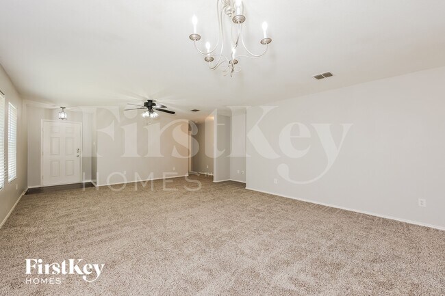 Foto del edificio - 6417 Meadow Way Ln