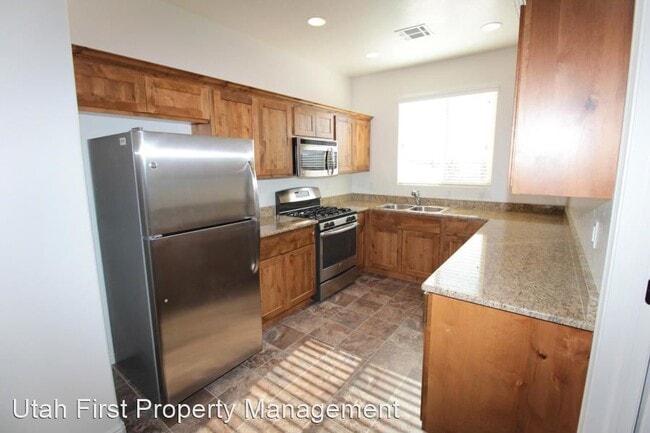 Building Photo - 3 br, 2.5 bath House - 1467 Clinton Way