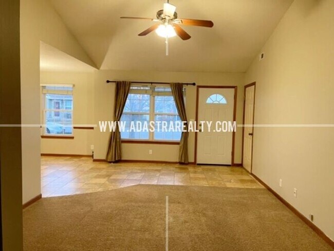 Foto del edificio - Very Nice Ranch Home in Gardner-Available in MAY!!