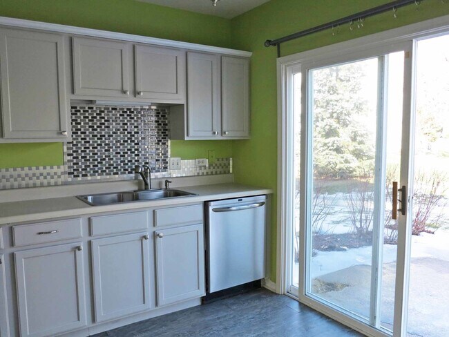 Foto del edificio - 1227 N Village Dr