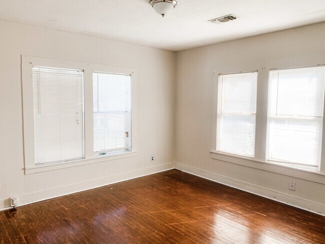 Building Photo - 222 E Gulf