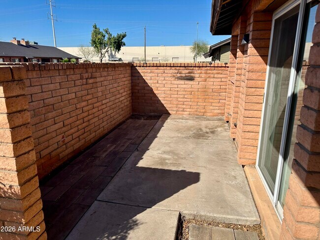 Foto del edificio - 116 W Loma Vista Dr