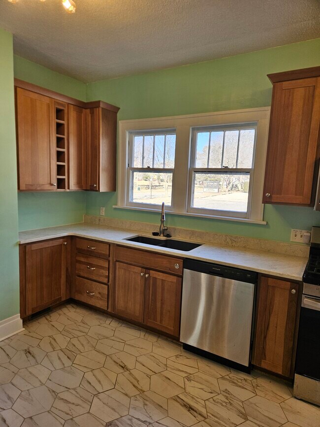 Foto del edificio - 2234 S Main St