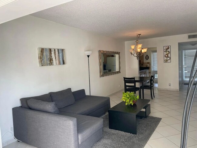 Foto del edificio - 1461 S Ocean Blvd