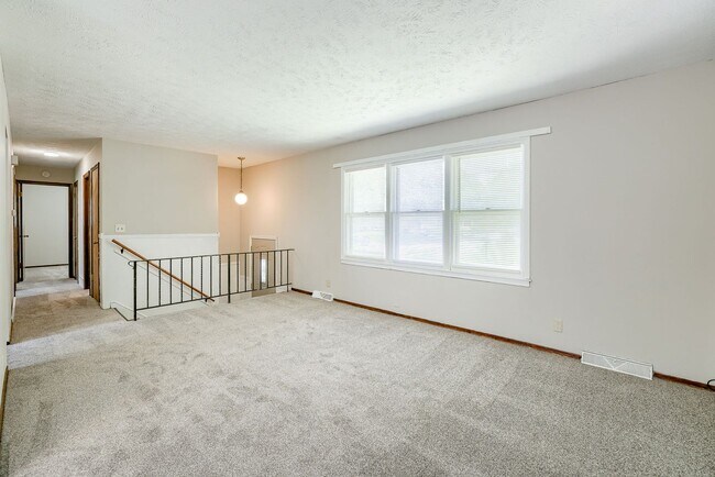 Foto del edificio - Can't Beat This Location!!