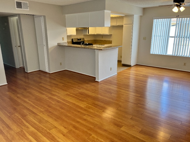 Photo - 636 E Verdugo Ave (Burbank, CA) Apartment