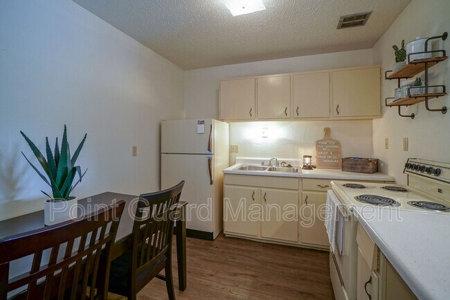 Building Photo - 1508 Cambridge Pl