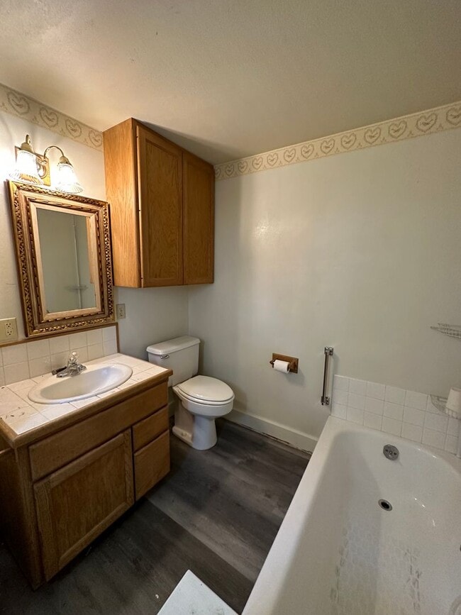 Building Photo - Roseburg 2 bedroom 2 bath home
