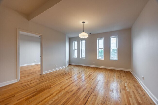 Foto del edificio - 1538 N Milwaukee Ave