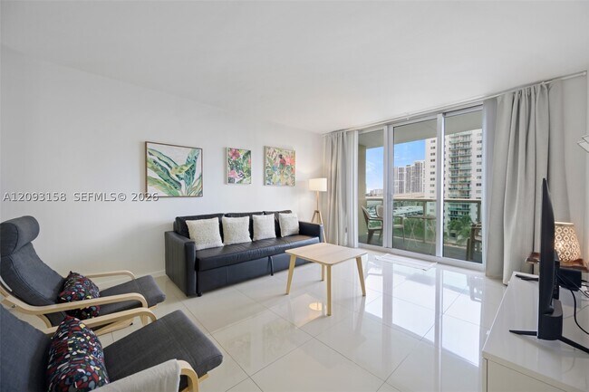 Foto del edificio - 19370 Collins Ave