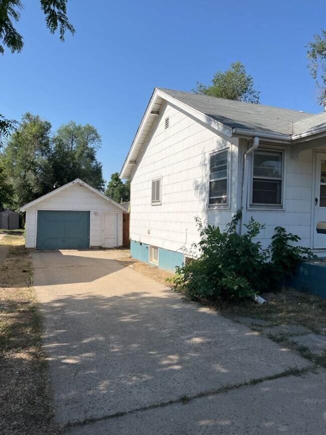 Foto del edificio - STUDENTS WELCOME! Single Family Home Across the Street From City Park!