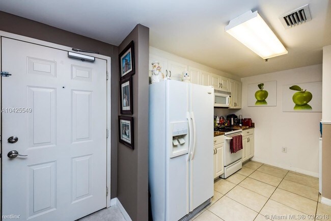 Building Photo - 215 SW 42nd Ave