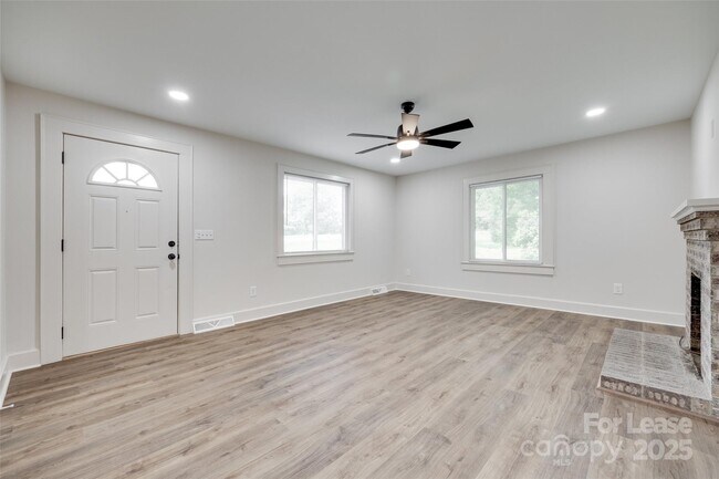 Building Photo - 3113 Monroe Way