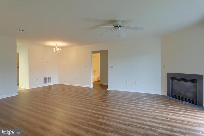 Building Photo - 122 Cardinal Ln