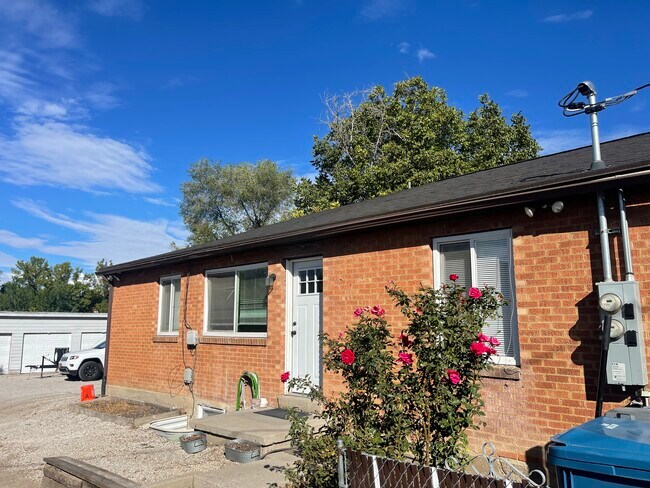 Building Photo - 246 S 100 E