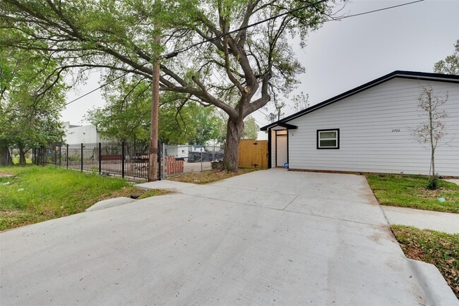 Building Photo - 2702 Reid St
