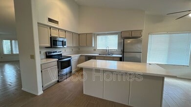 Building Photo - 1621 N Raven