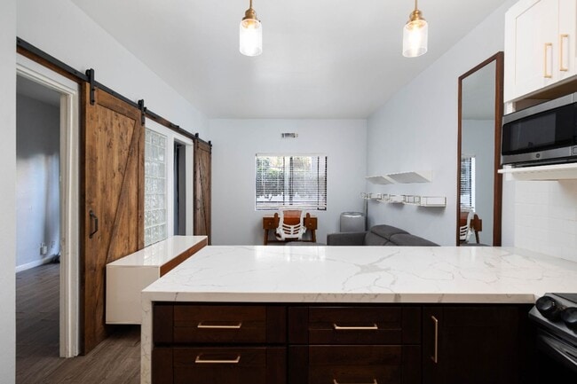 Building Photo - 1BD 1BA Condo with Parking Garage - Locate...