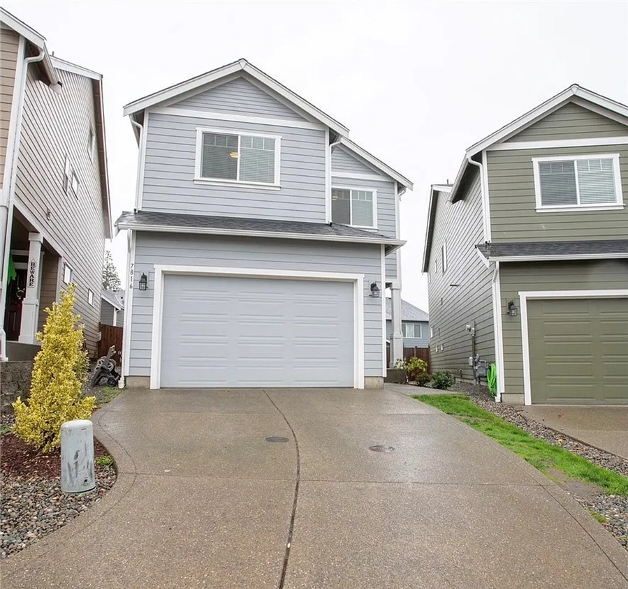 Primary Photo - Beautiful Home in Puyallup!