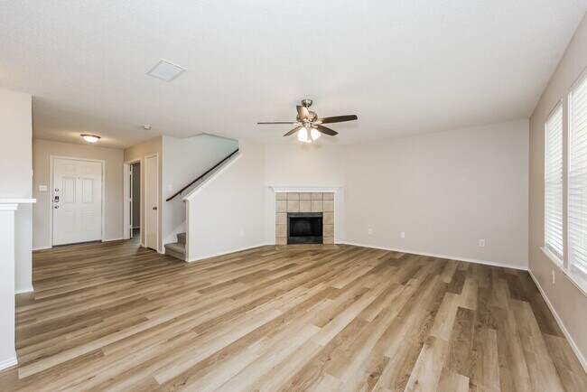 Foto del edificio - 2628 Loch Wood Dr