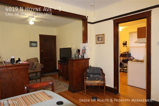 Building Photo - Beautiful VIntage 2 Bed in Ravenswood