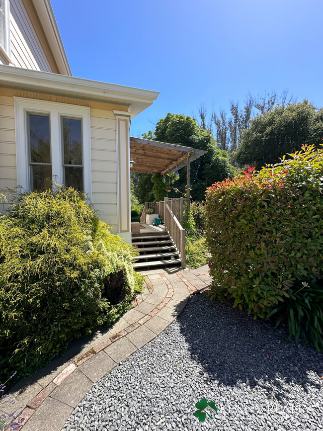 Building Photo - 3 Bedroom, 3 Bathroom Ranch Home in Petaluma