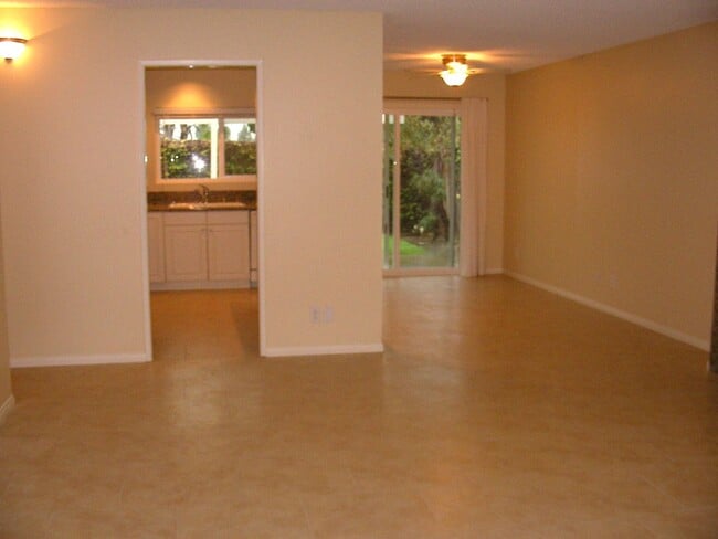 Building Photo - Remodeled Single Story House, Available 8/15/26