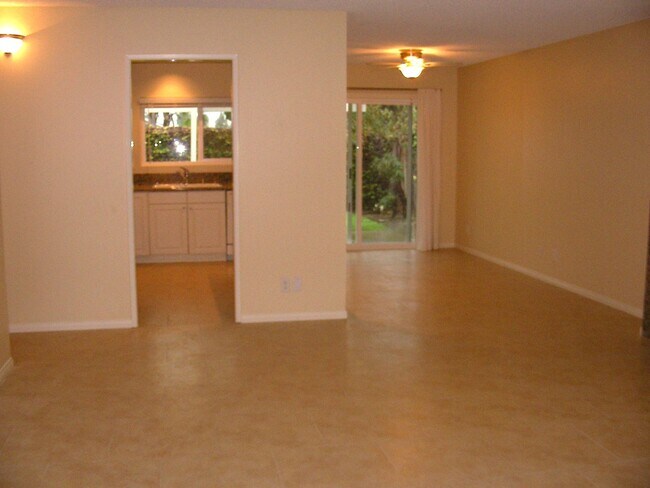 Foto del edificio - Remodeled Single Story House, Available 8/15/26