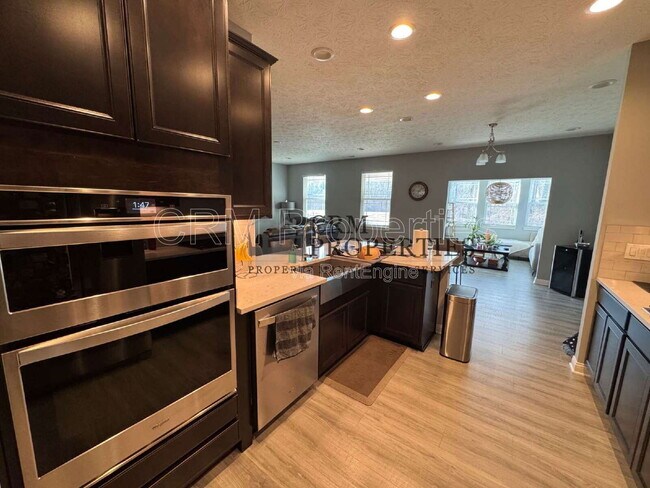 Foto del edificio - 6336 Filly Cir