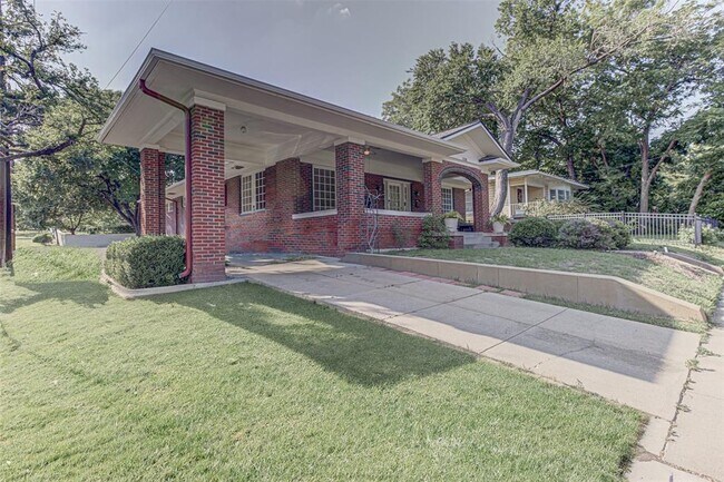 Building Photo - 3200 Harris Park Ave