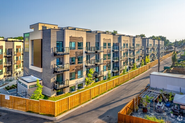 Photo du bâtiment - The Towns on Danforth