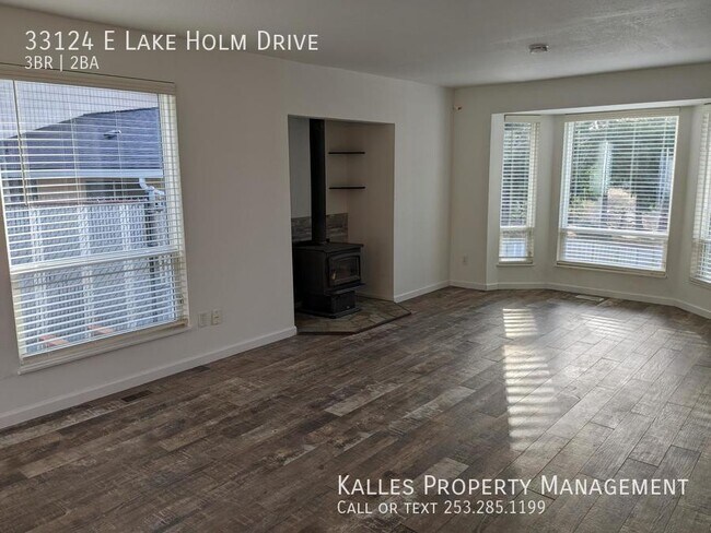 Building Photo - **PENDING APP**Beautiful 3 Bed 2 Bath home...