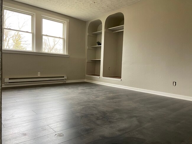Building Photo - 950 Millville Ave